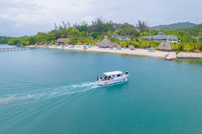 ROATAN23 Turquoise Bay RESIZED 26.jpg