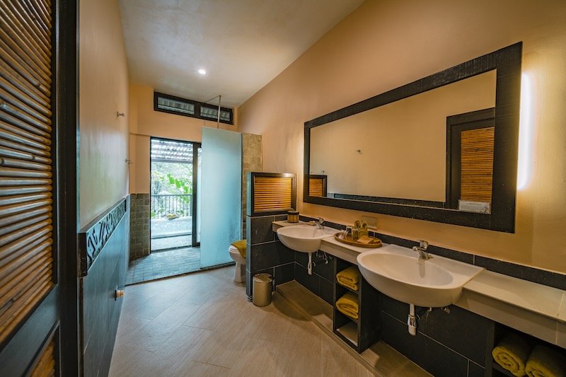 Deluxe Jungle View Chalet - Bathroom RESIZED.jpg