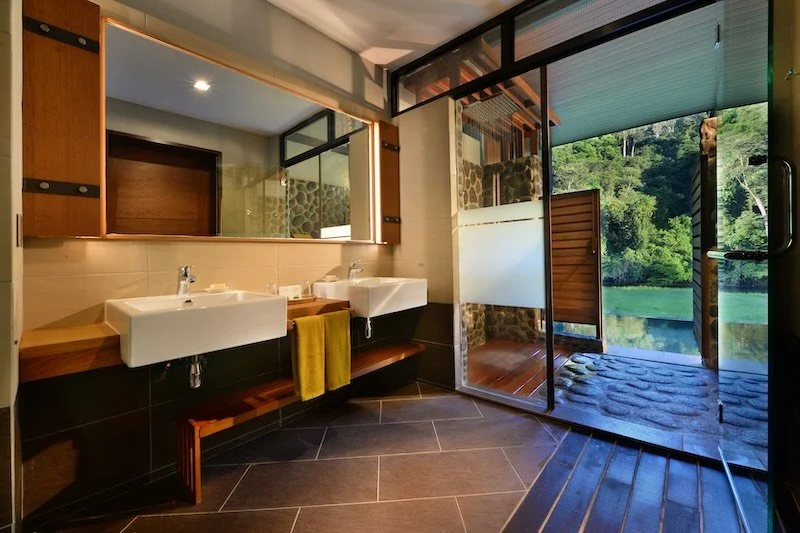 BRL - Premium Deluxe - Bathroom RESIZED.jpg