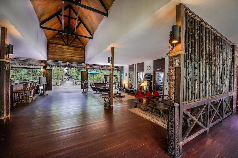 guest-lounge-and-bar RESIZED.jpg