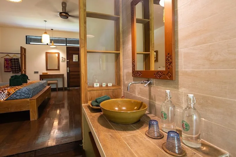 deluxe-room-02 RESIZED.jpg