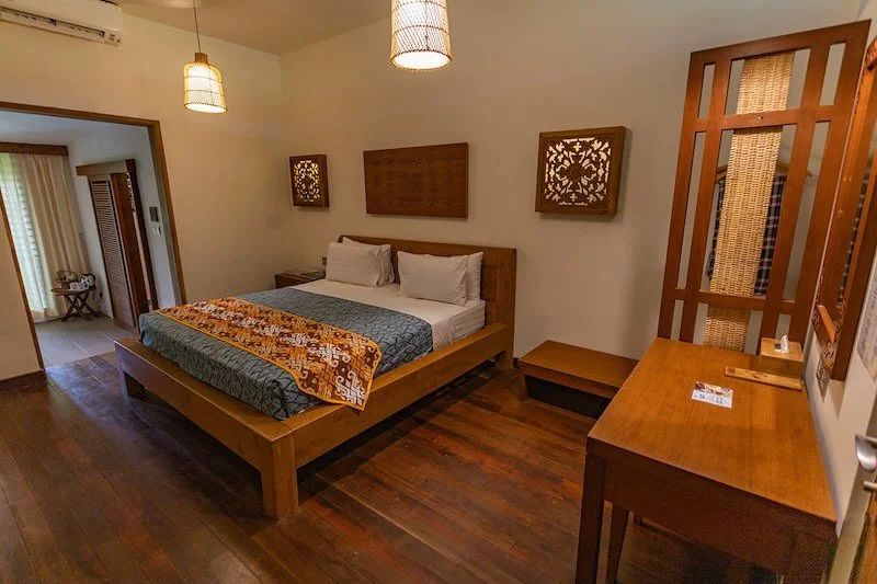 deluxe-room-06 RESIZED.jpg