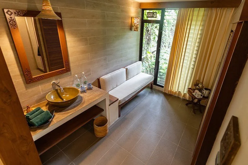 deluxe-room-07 RESIZED.jpg