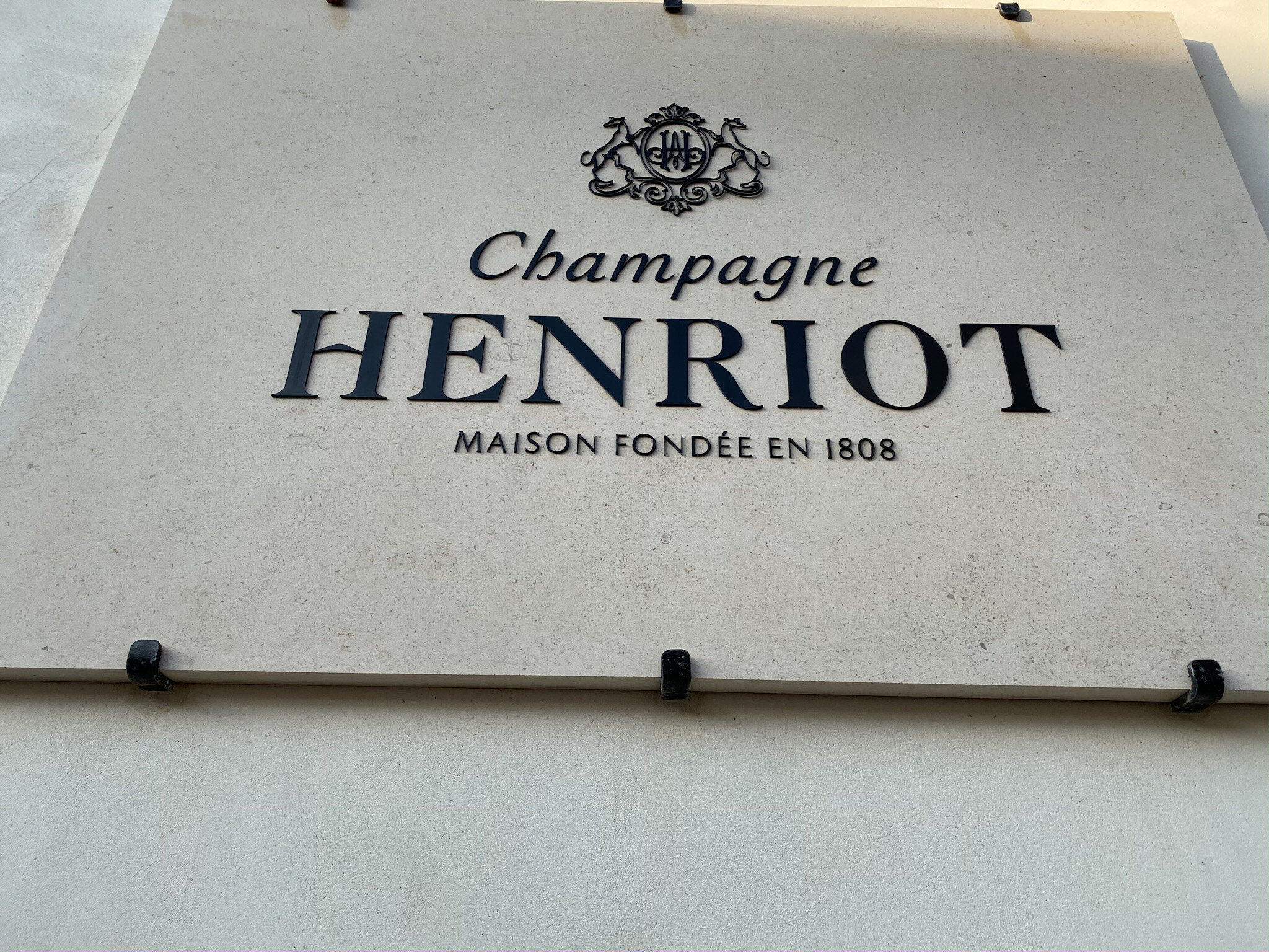 Travel &amp; Champagne Henriot