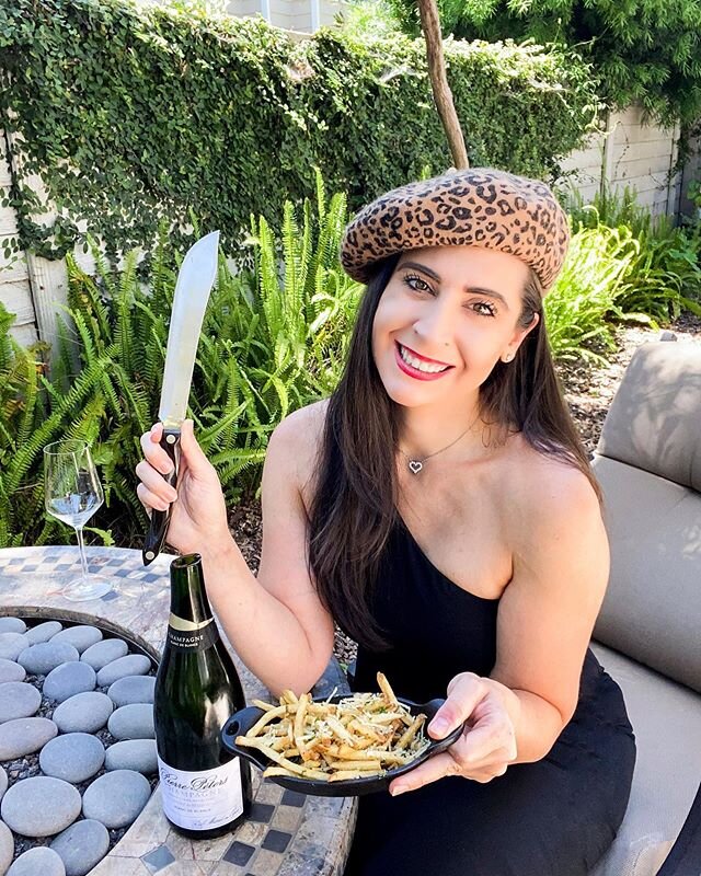 &ldquo;Champagne! In victory one deserves it; in defeat one needs it .&rdquo; - Napoleon 🍾🍾🍾🍾🗡🗡🗡⚔️⚔️⚔️⚔️⚔️⚔️⚔️⚔️🍾🍾🍾🍾🍾🍾 Happy #FrenchFryday!! Today was also #internationalsabrageday which is the third #Friday in May. Have you sabered a bo