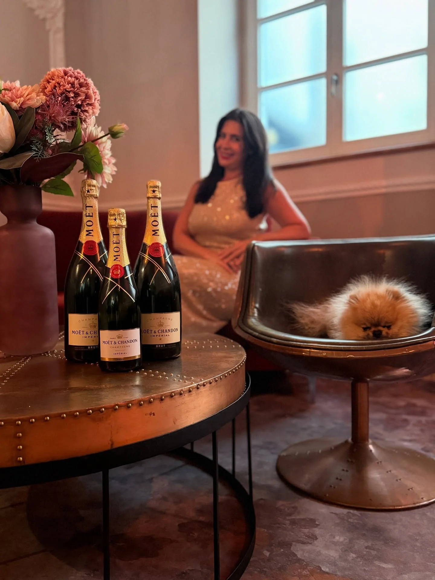 Staycation mood @hoteljeanmoet 

I recently had a mini #staycation in 📍 Epernay at the 🐾 dog-friendly H&ocirc;tel Jean Mo&euml;t in the ❤️ of Champagne. From breakfast under a glass-roofed atrium to champagne sips in the lounge it is the perfect pl