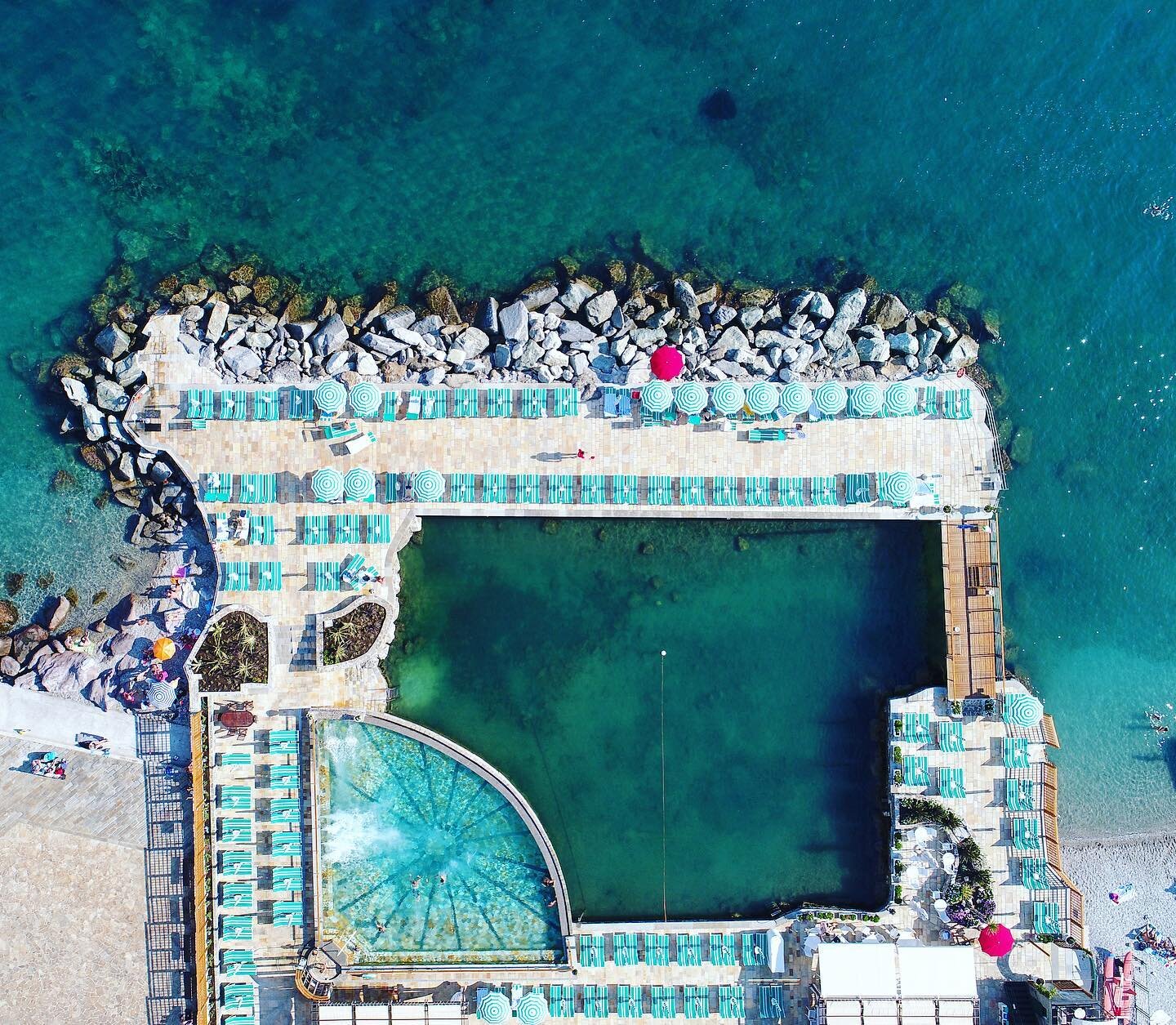 Best Portofino Pool? This is my vote. #dottythedrone misses the friendly skies too.
.
.
.
.
.
#dronestagram #droneporn #droneoftheday #viewfromabove #fromwhereidrone #djiglobal #djiphantom4pro #tv_pointofview #droneglobe #bevisuallyinspired #dronelif