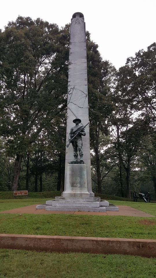 THE CONFEDERATE SOLDIERS MEMORIAL, ERECTED IN 1933 BY THE DAUGHTERS OF THE CONFEDERACY. SOURCE: AUTHOR.