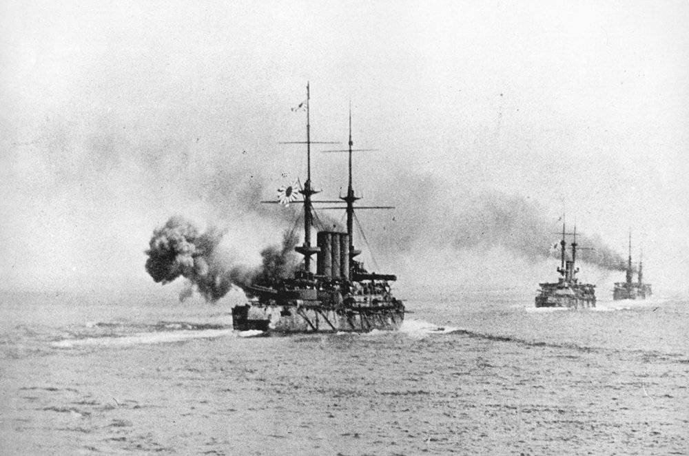 Japanese warships exchange fire with the Russian fleet during the Battle of the Yellow Sea. Source: maritimeprofessional.com.&nbsp;