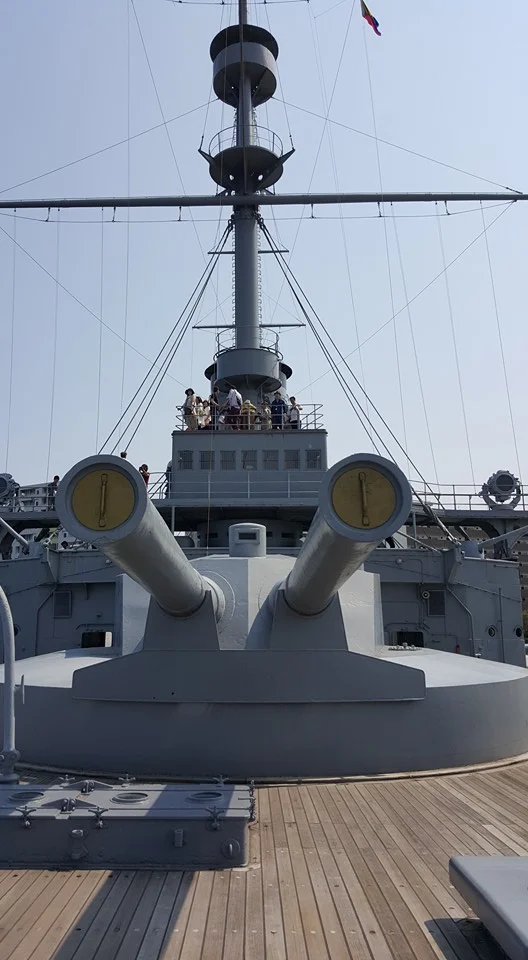 The bow turret of the Mikasa, with its 12-inch battery. The turret and guns are reproductions put in place during the warship's postwar restoration. Photo: author.