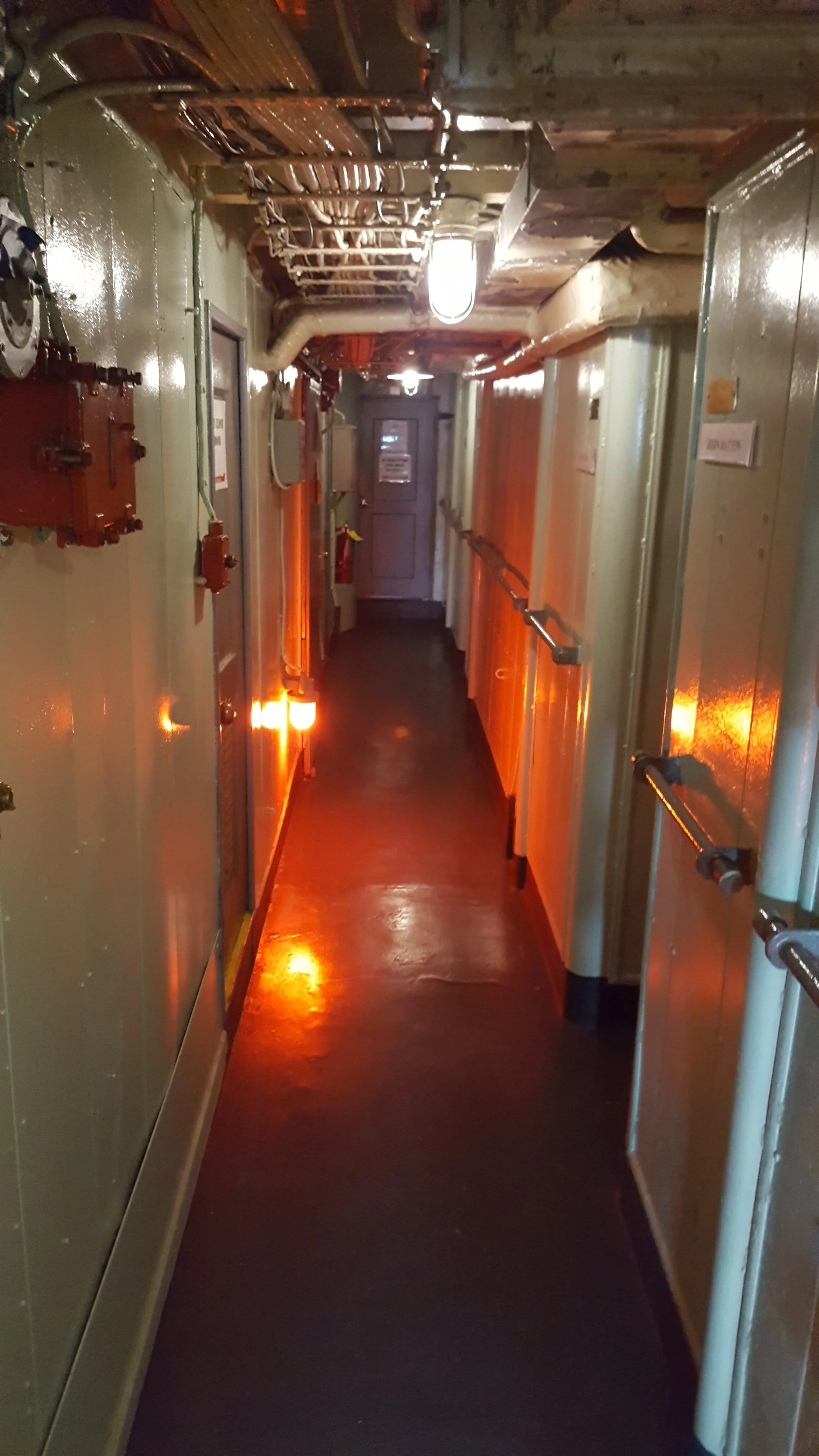 One of the hallways in the officer cabin area. These cabins are located in the superstructure of the ship. Photo source: author.