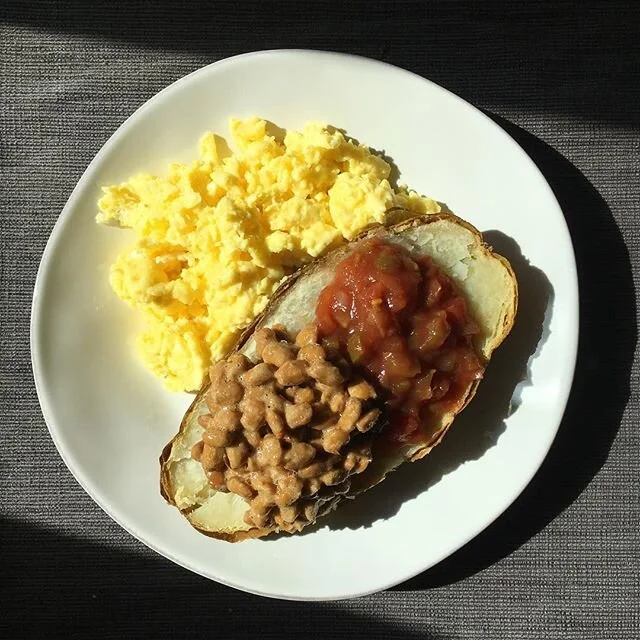 Dramatic breakfast 🍳🥔 still trying to figure out the lighting at our new place 💜 can&rsquo;t go wrong with these ingredients!! #natto #baked #potato #scrambledeggs #eggs #losangeles #healthyfood
