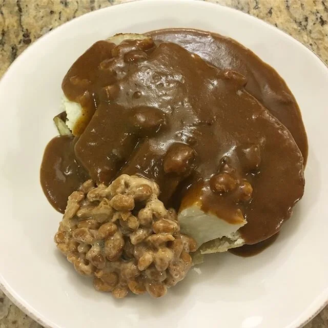 Had a very satisfying meal last night- 😍 my friend brought back some awesome instant curry from Japan!! It was really rich and went really well with a baked potato with some natto on top ❤️ a definite must try 🤩 Thanks @pbj3n 👍🏼💕 #japanese #curr