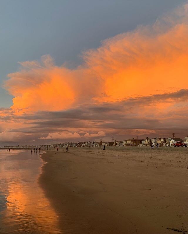 Moments of solitude and beauty. 🕊
1&mdash; one of the most beautiful California sunsets I&rsquo;ve seen while Canon was surfing. I was on the beach watching him and admiring the colors of the sky and the reflection in the water. 
2&mdash; Coffee has