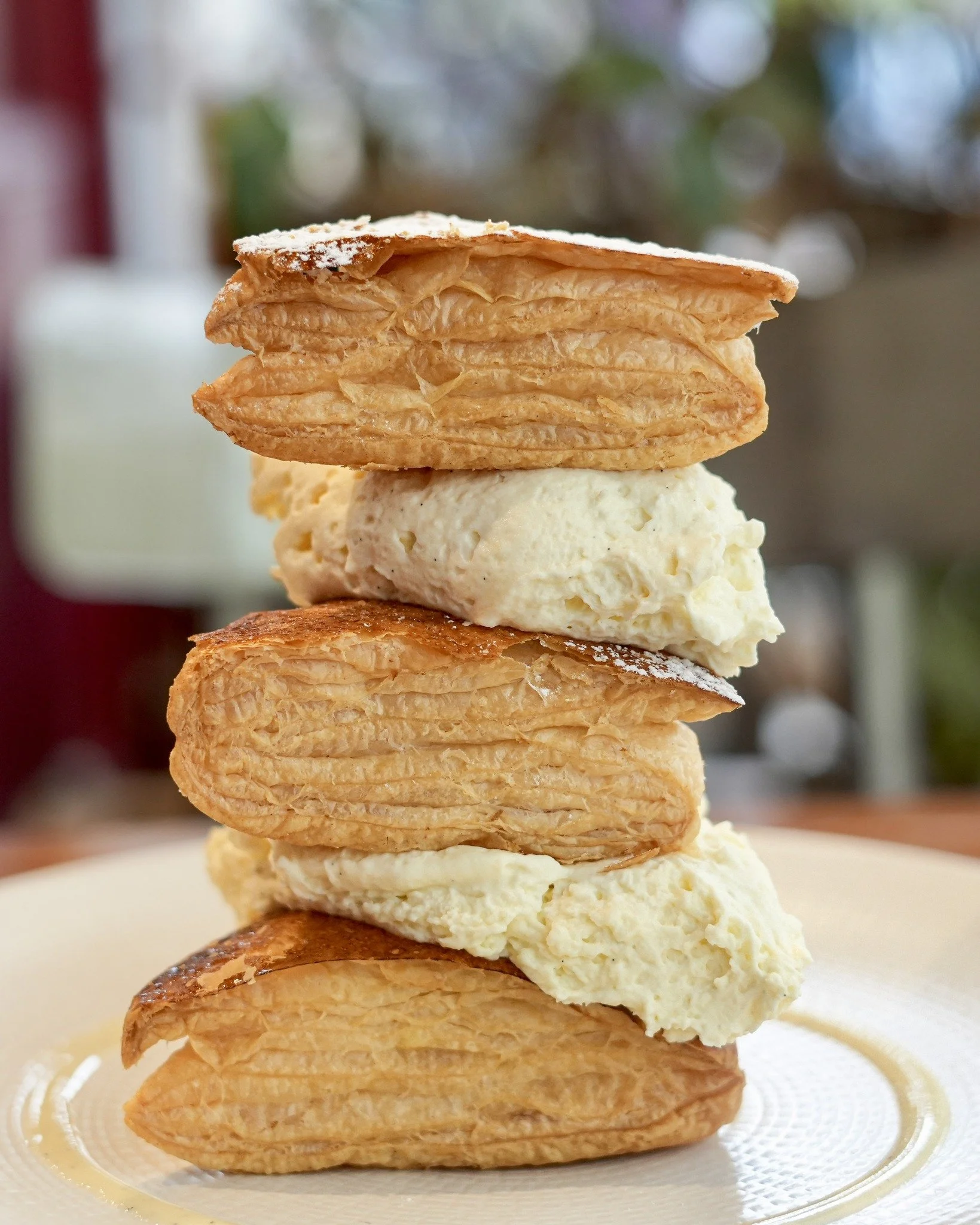 Dessert: mille feuille &agrave; la vanille 

#restaurant #desserttime #tropbon #croustillant #paris7 #faitmaison