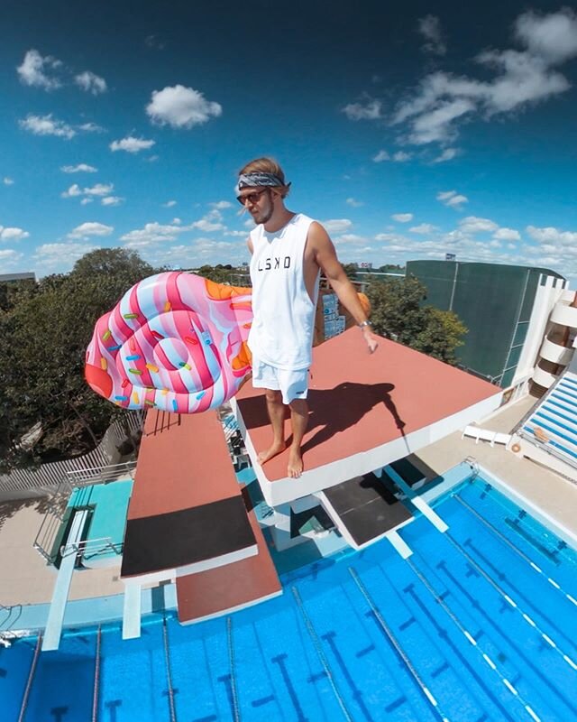 Pretending to make a decision we all already know the answer to 😏 swipe across to find our! Some more BTS from the awesome time in Mexico for the @arenawaterinstinct 2021 shoot!  Taken with the #GoProMAX #chrisrogerspresets #mexico #summer #gopro