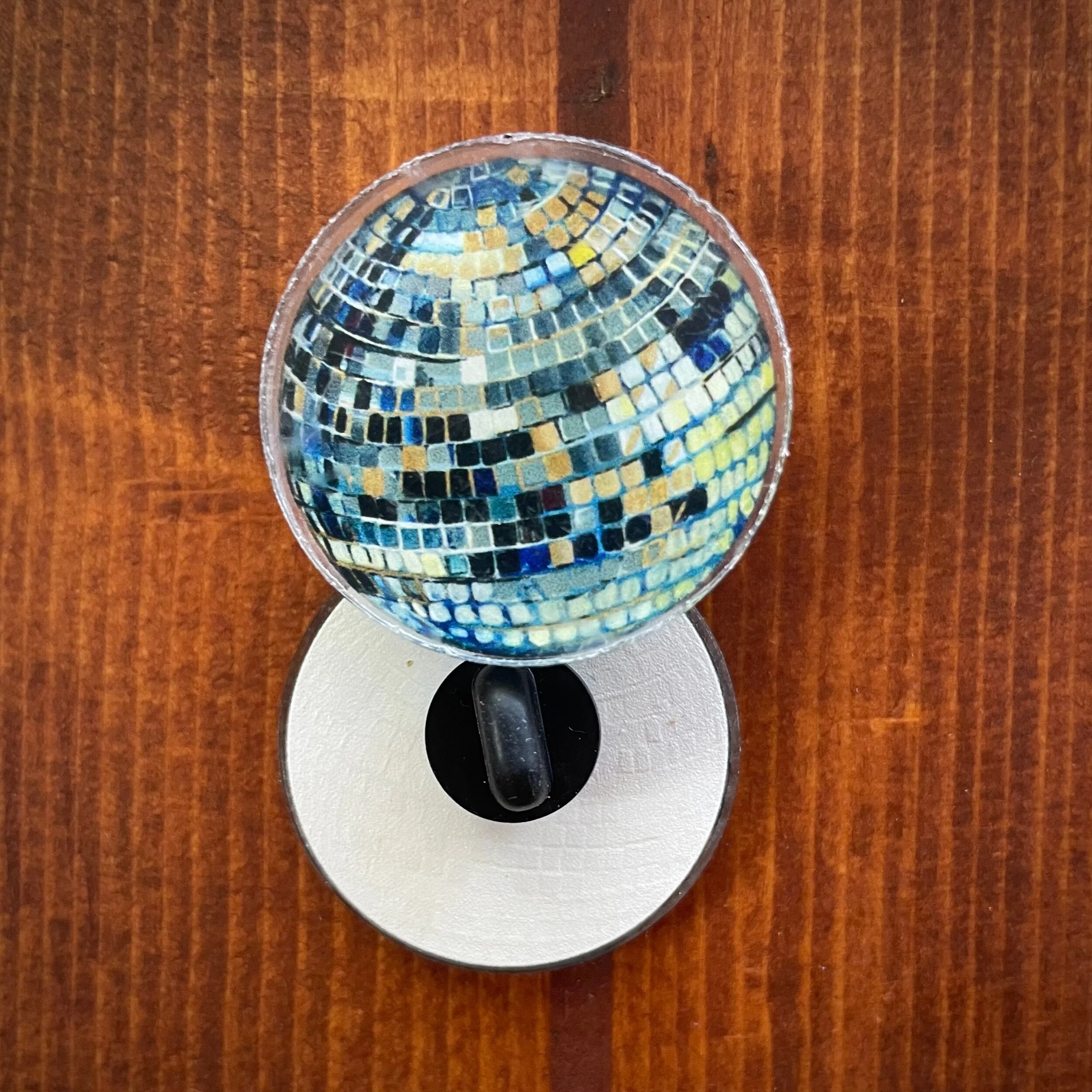 D8FA4645-4EFC-4AE3-AEB3-3D3FD8A51320