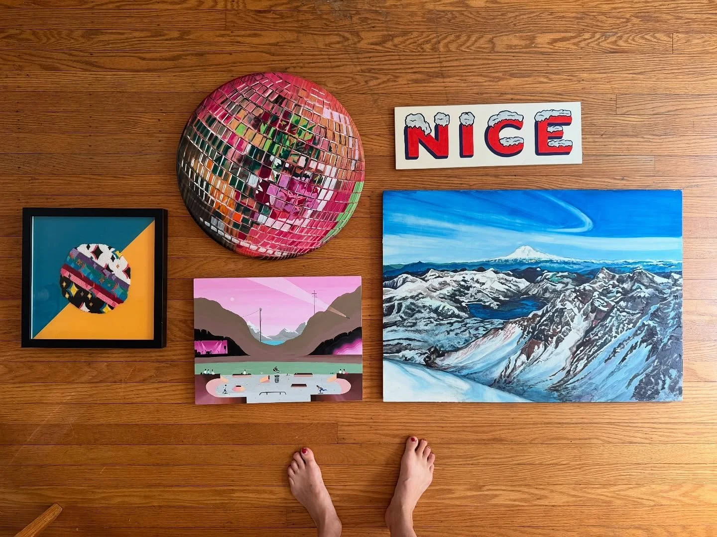 Hanging artwork in the new house. 
Couple pieces by myself 🏔️🪩, Keith Garcia 🛹, @kellykozma ✨and @knoxflair 🧊 

#hangingart #keithgarcia #stephuntzart #kellykozma #budries