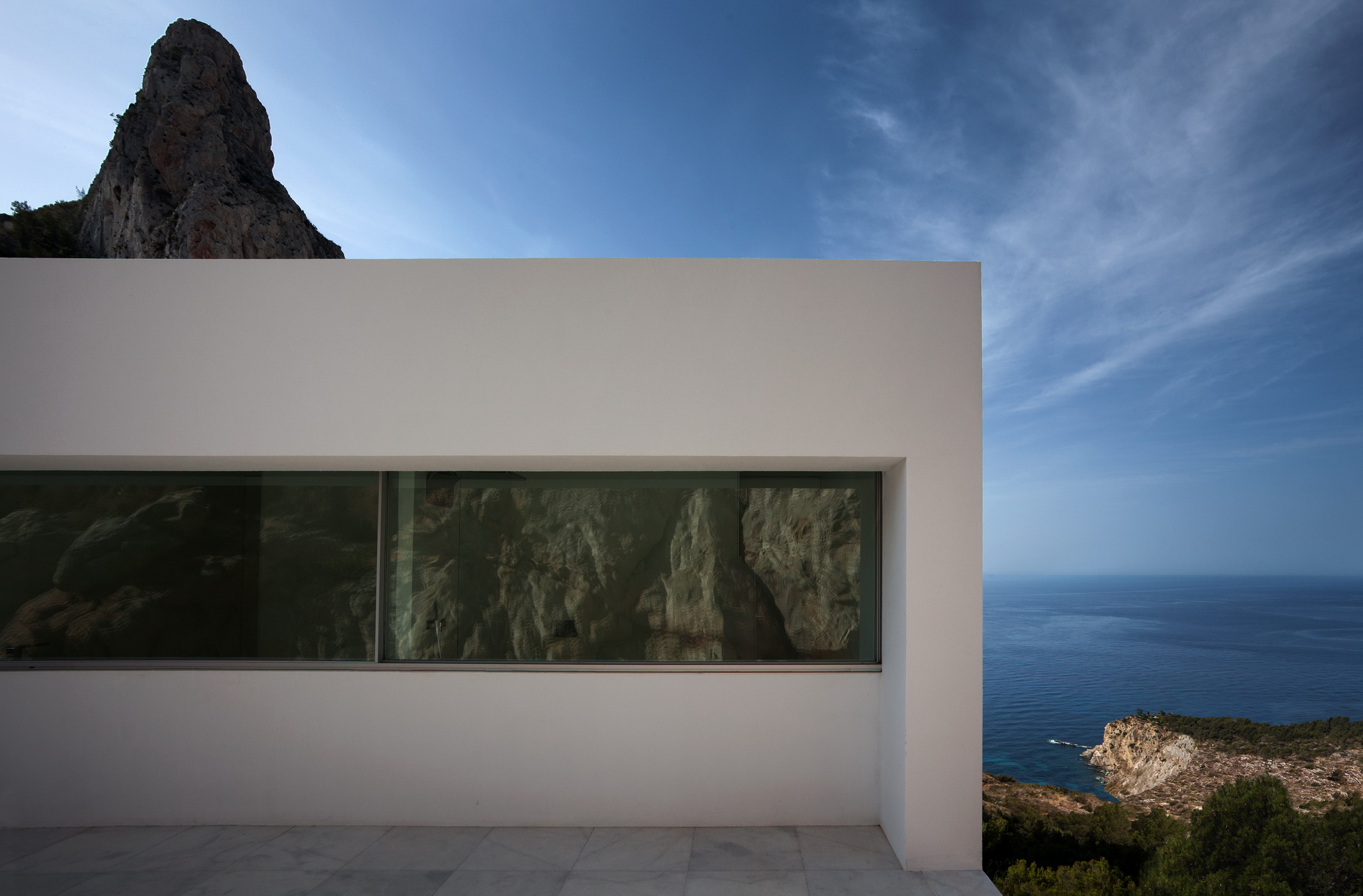 HOUSE ON THE CLIFF - WORLDWIDE PROJECT