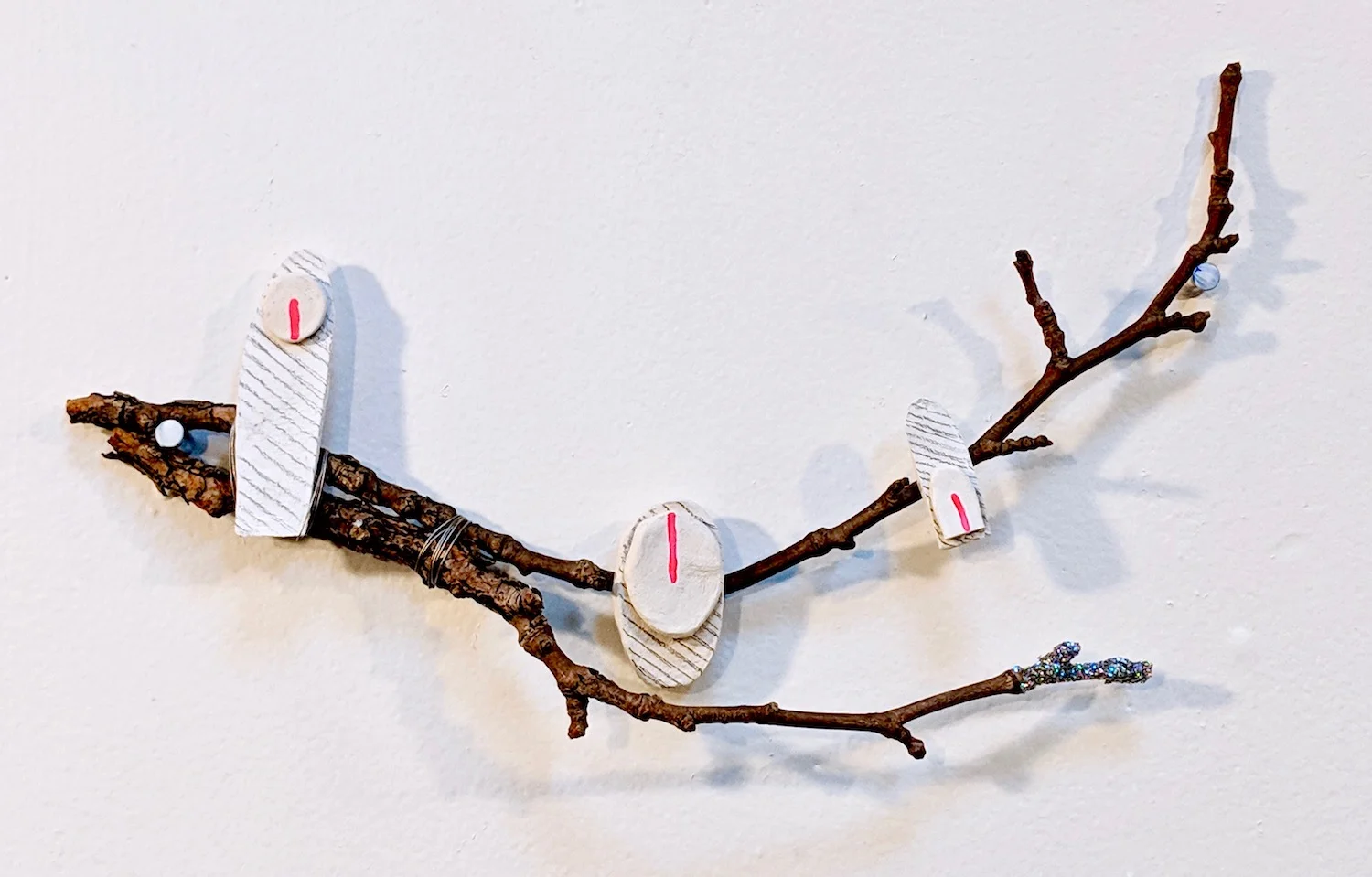 ring brooch for a lover, 2018 / wood, wire, paper clay, graphite, acrylic paint, glitter / 13 x 7 x 4 inches
