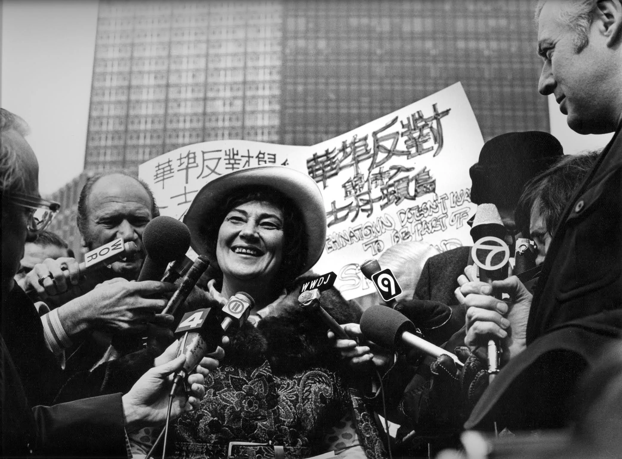 bella-abzug-at-battery-nyc.jpg