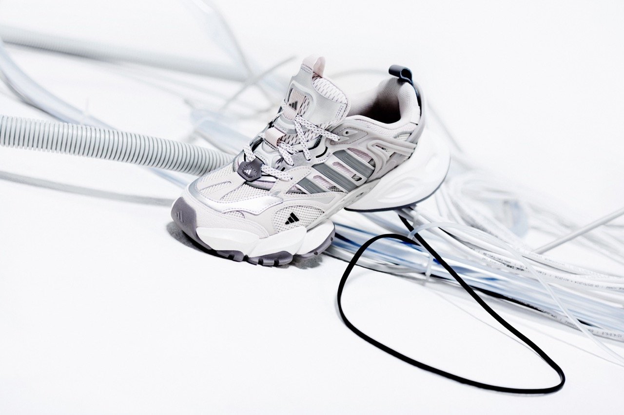 SS24_SPORTSWEAR_FUTURE_OF_STYLE_JP5761_OFF_MODEL_01 Large.jpeg