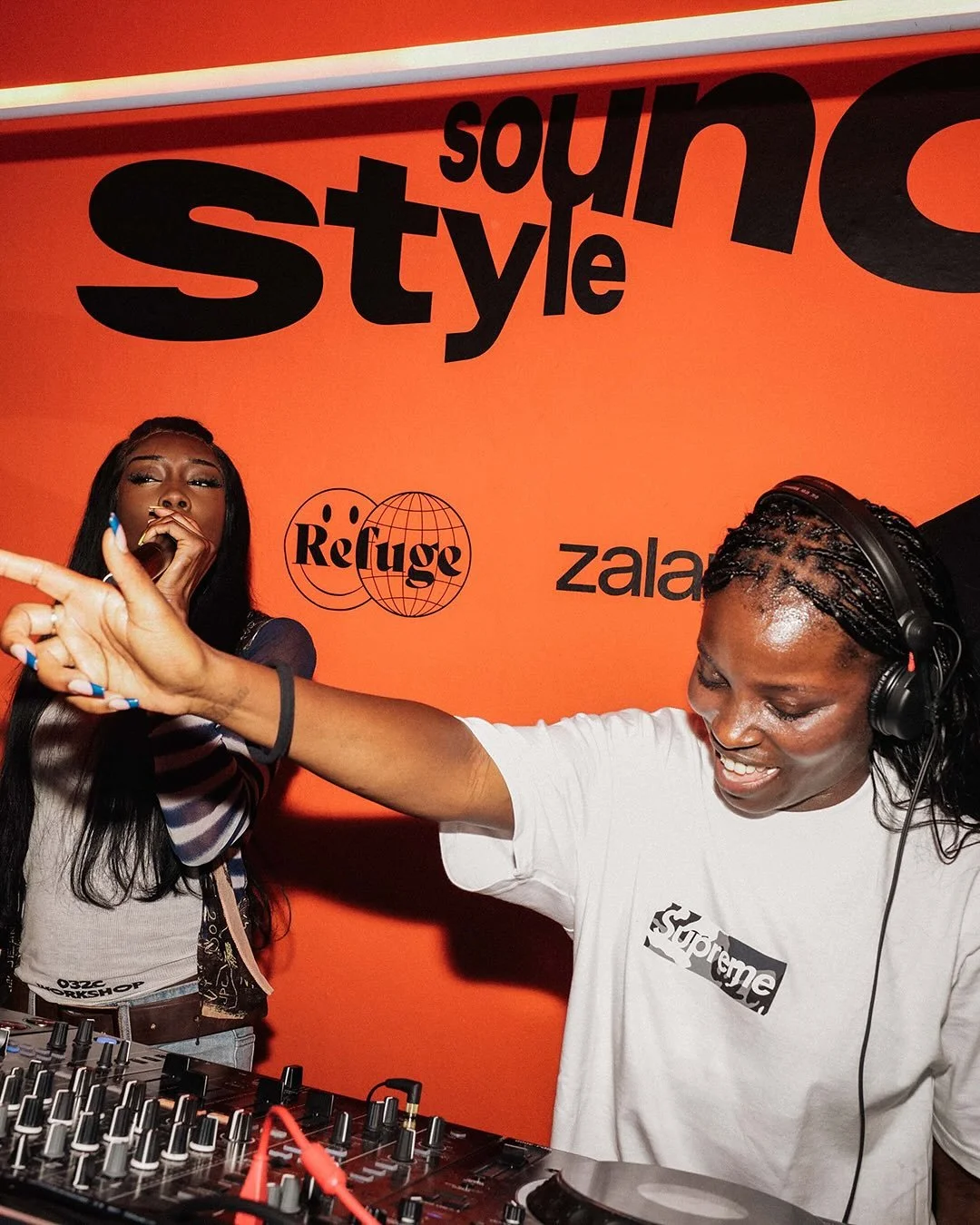 THE CORNER lit up Berlin Mitte with 3 days of music, streetwear, and creative exchange.
Workshops, curated fits, DJ sets &amp; live performances by Refuge Worldwide residents + special guests kept the vibe high all weekend.
Dive into some highlights,