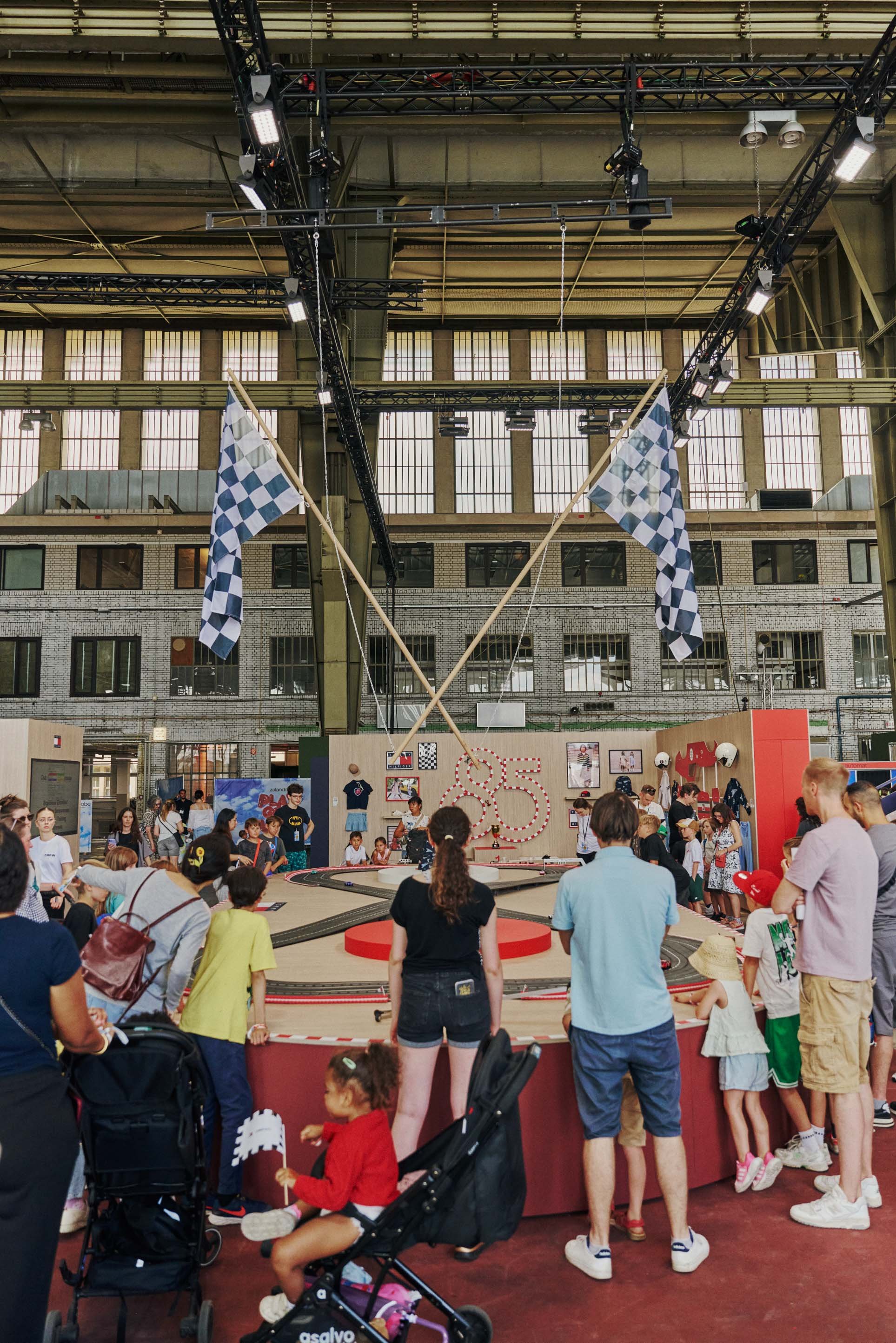 Copy of ZP_01_Tag_Tommy_Hilfiger_Carrera_Track_111.jpg