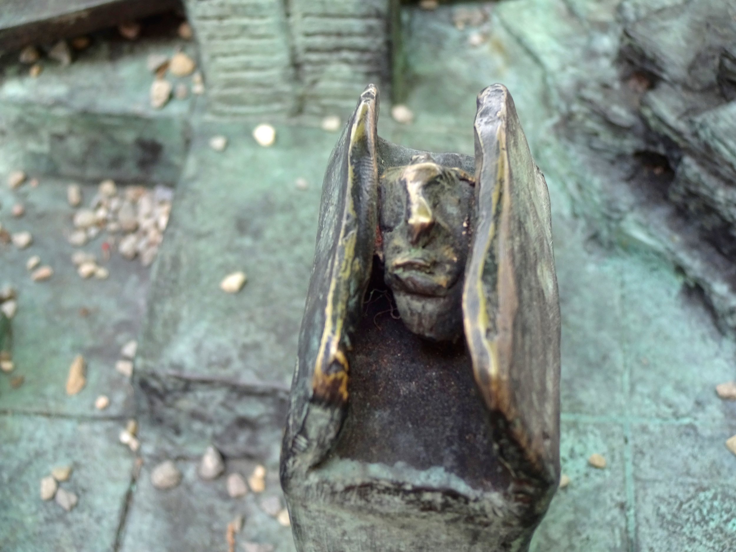ein Detail des Werkes " City Lights ( Dead Horse Bay ) " von Lena Henke fotografiert auf dem Art Parcours Basel 2017