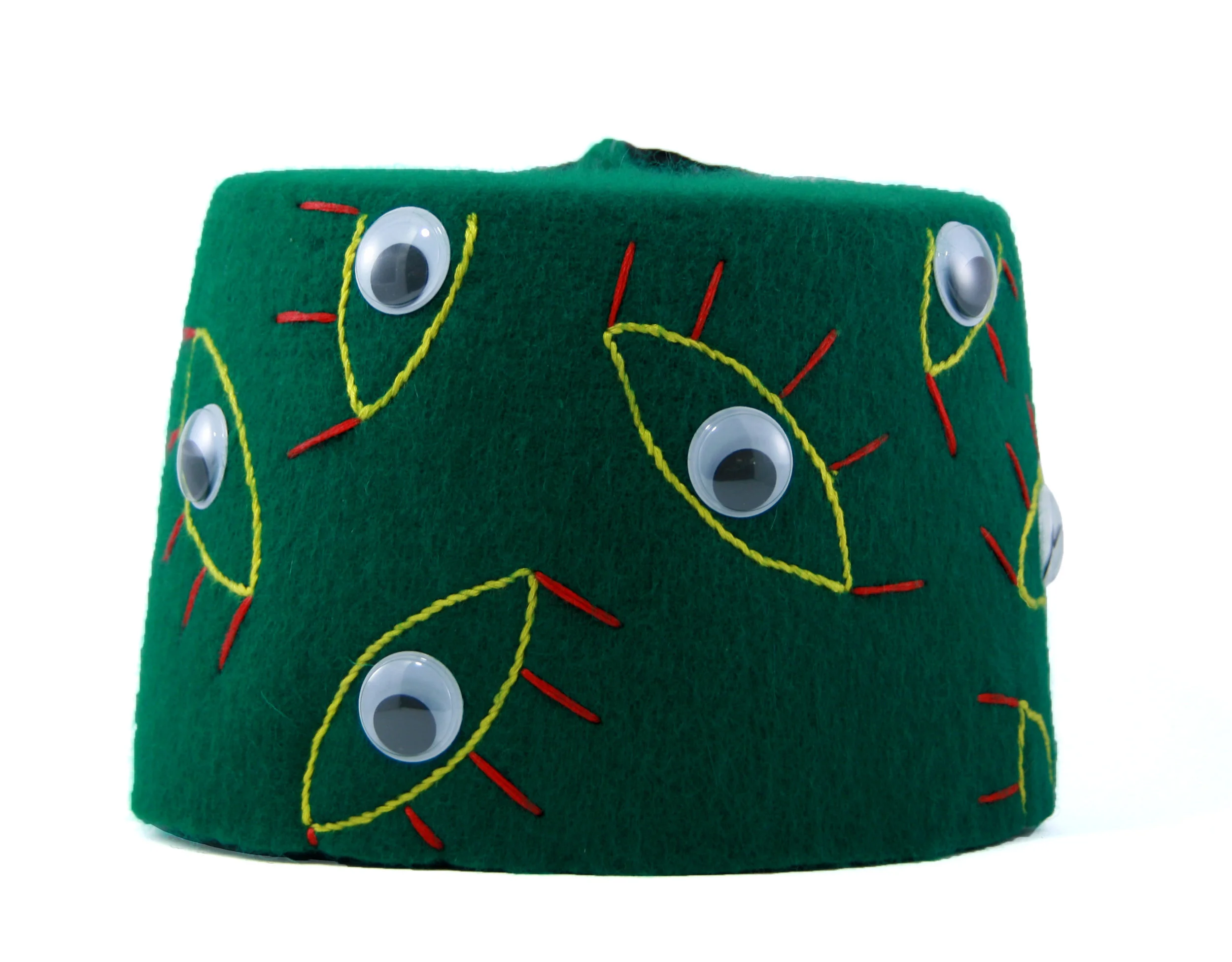  The mother and the two girls went at once to the balcony. They stood at the window overlooking al-Nahhasin Street to observe throught the holes of its wooden grille the men of the family on the street.   Palace Walk, Naguib Mahfouz     La madre e le