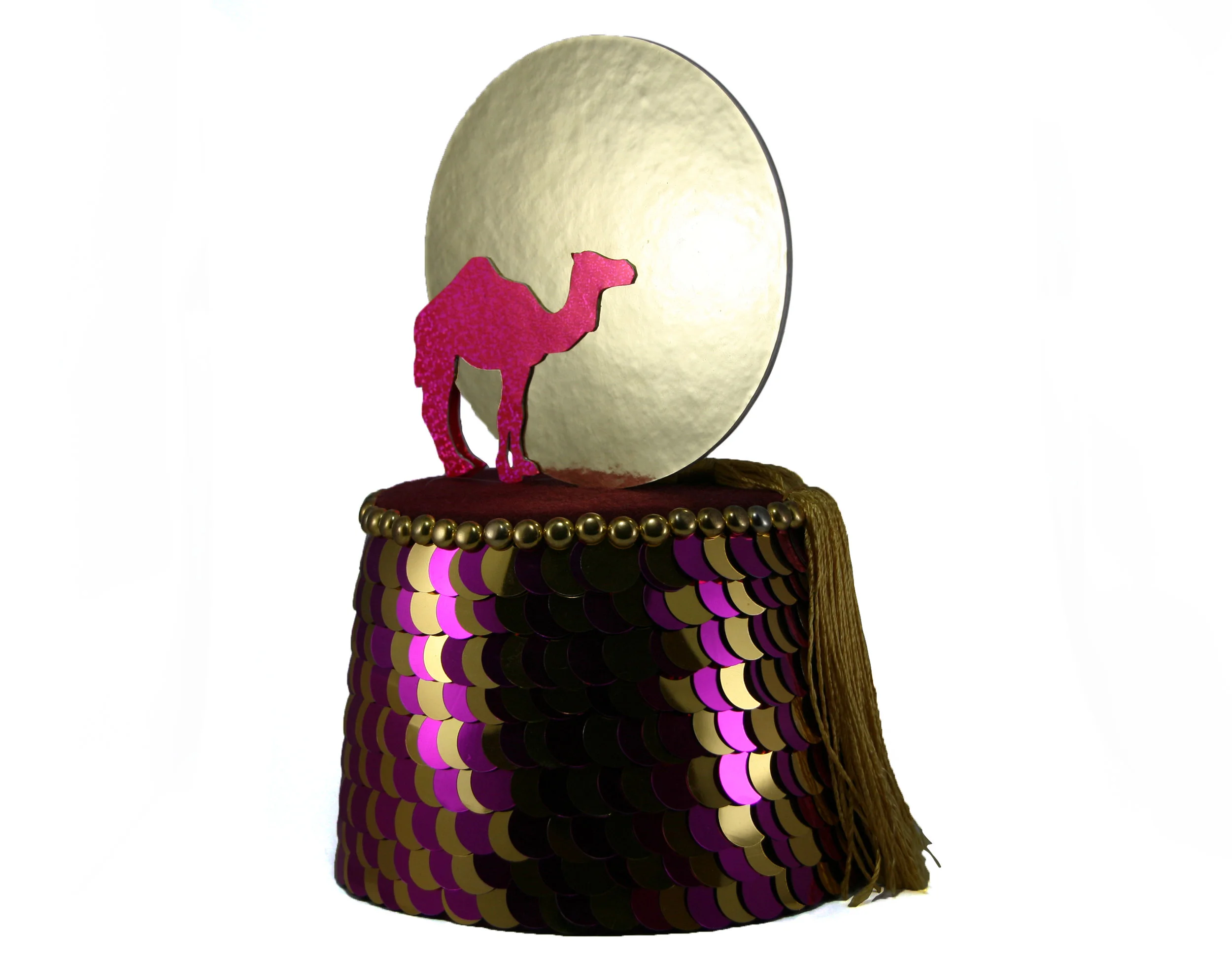  “You’re a camel and as handsome as the full moon.”   Palace of Desire, Naguib Mahfouz     “Siete ancora giovane!…”. […]  “Un dromedario che ha l’aspetto della luna!…”   Il palazzo del desiderio, Naghib Mahfuz     جمل‭ ‬له‭ ‬طلعة‭ ‬البدر‭! ‬  قصر‭ ‬ا