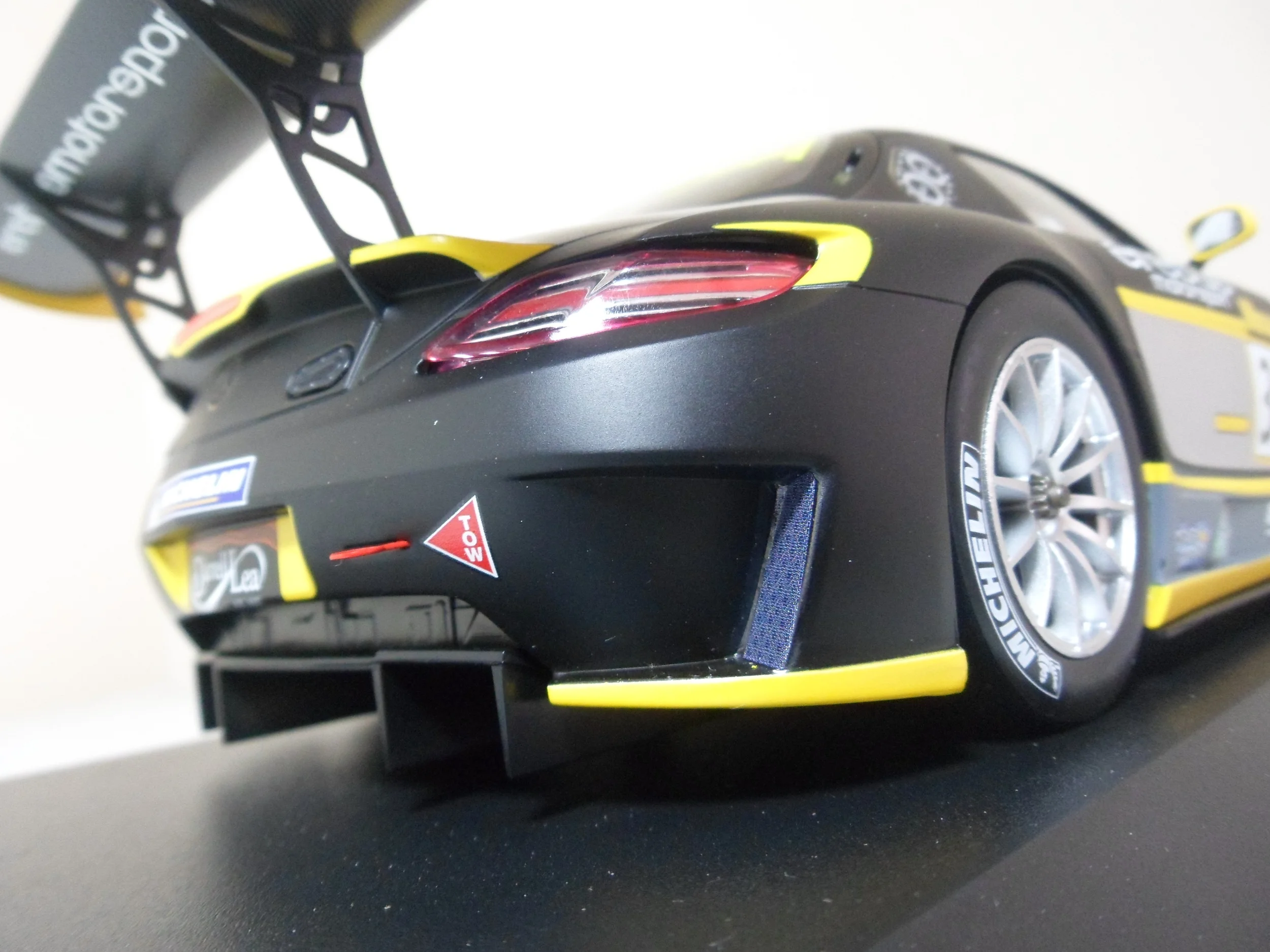 Minichamps 1/18 Mercedes-Benz SLS AMG Rouge - Collection Diecast