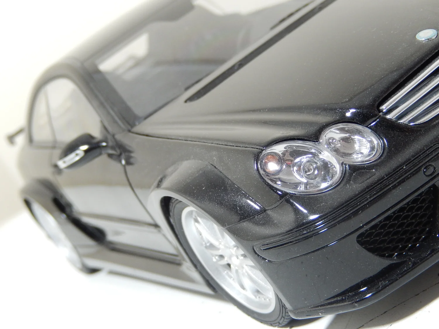 Mercedes Benz CLK DTM AMG Coupe by kyosho 1:18 scale — CS-DIECAST