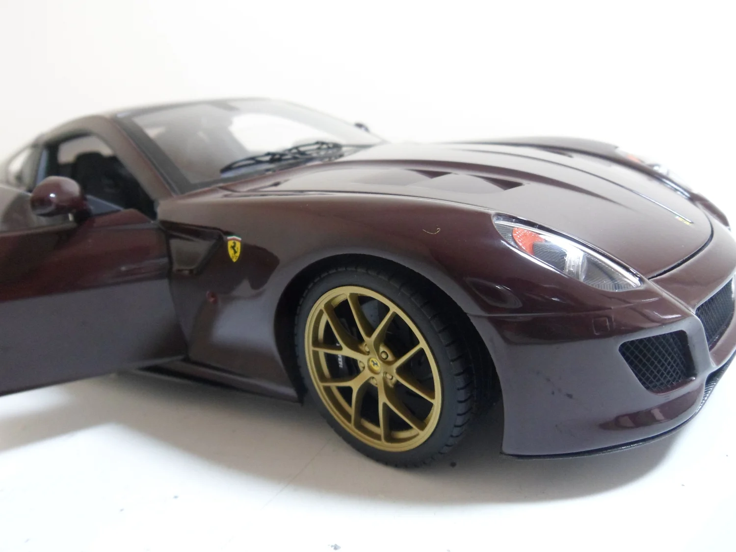Hot wheels 1/18 フェラーリ 599 GTO Hot wheels 1/18 フェラーリ 599 GTO Unboxing & Review] - Ferrari