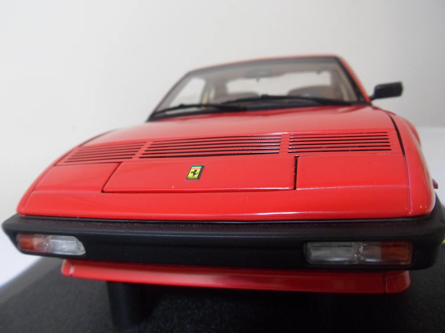 Ferrari Mondial 8 by Hotwheels elite new boxed 1:18 scale — CS