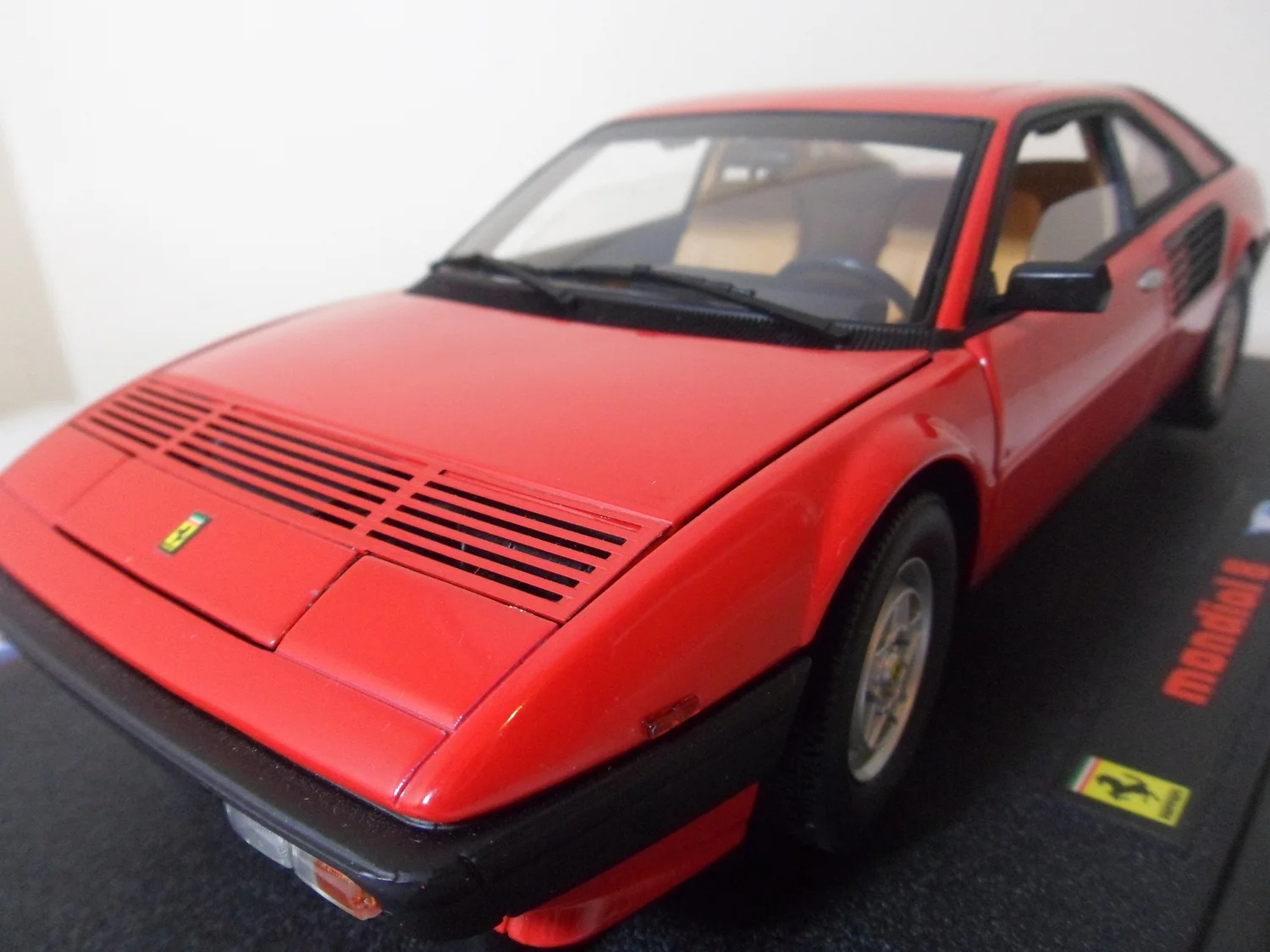 Ferrari Mondial 8 by Hotwheels elite new boxed 1:18 scale — CS