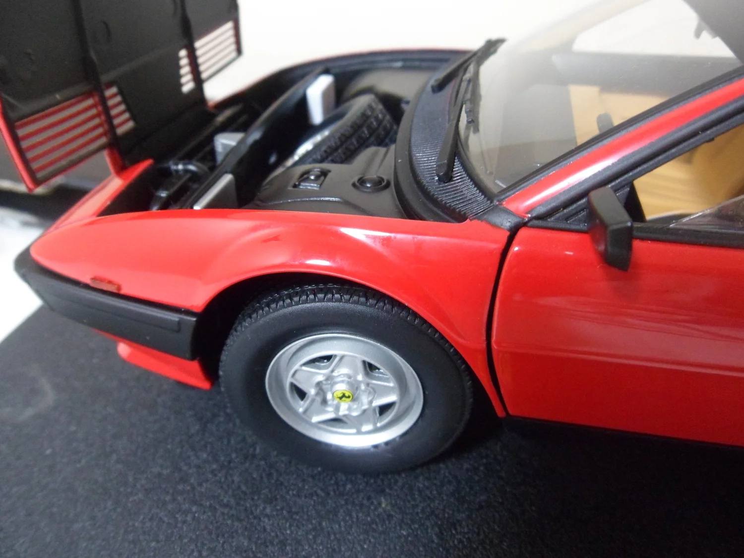 Ferrari Mondial 8 by Hotwheels elite new boxed 1:18 scale — CS