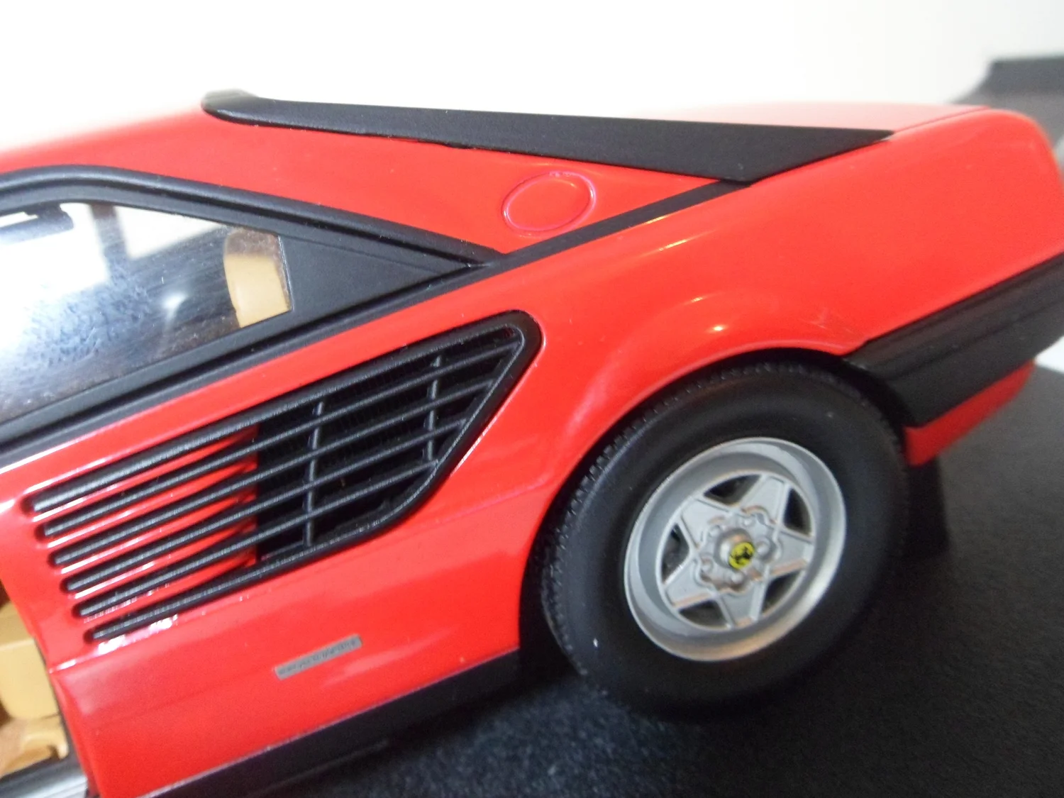 Ferrari Mondial 8 by Hotwheels elite new boxed 1:18 scale — CS