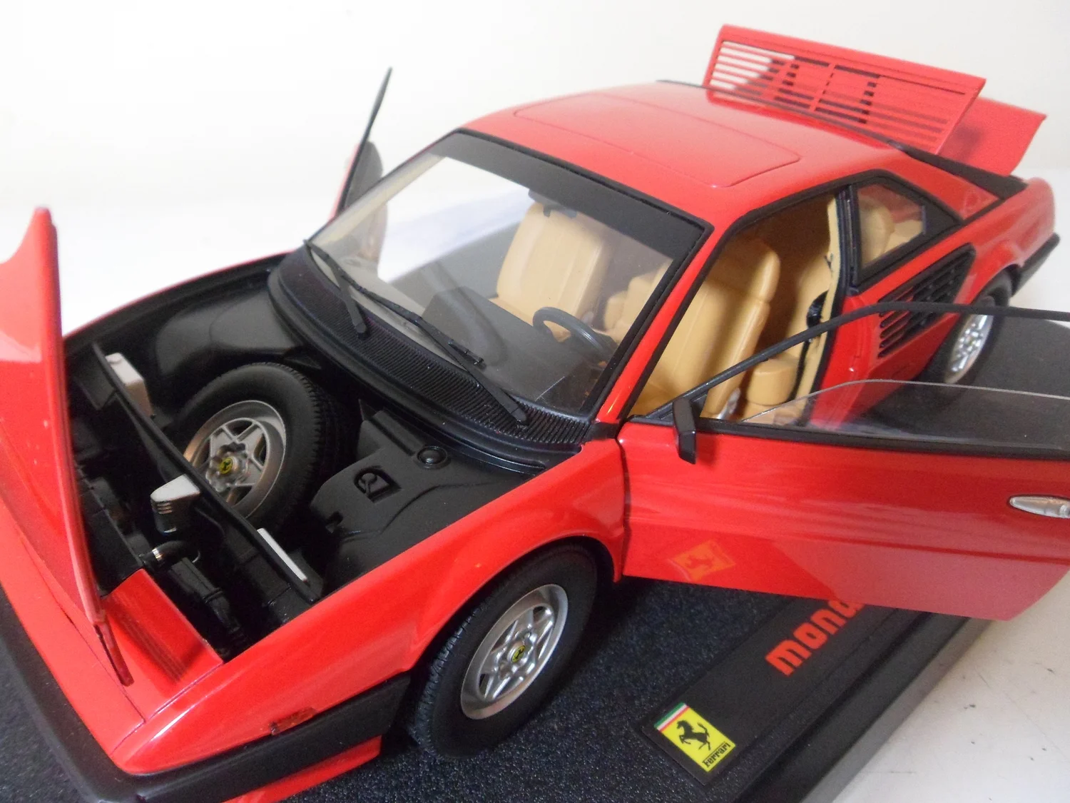 Ferrari Mondial 8 by Hotwheels elite new boxed 1:18 scale — CS