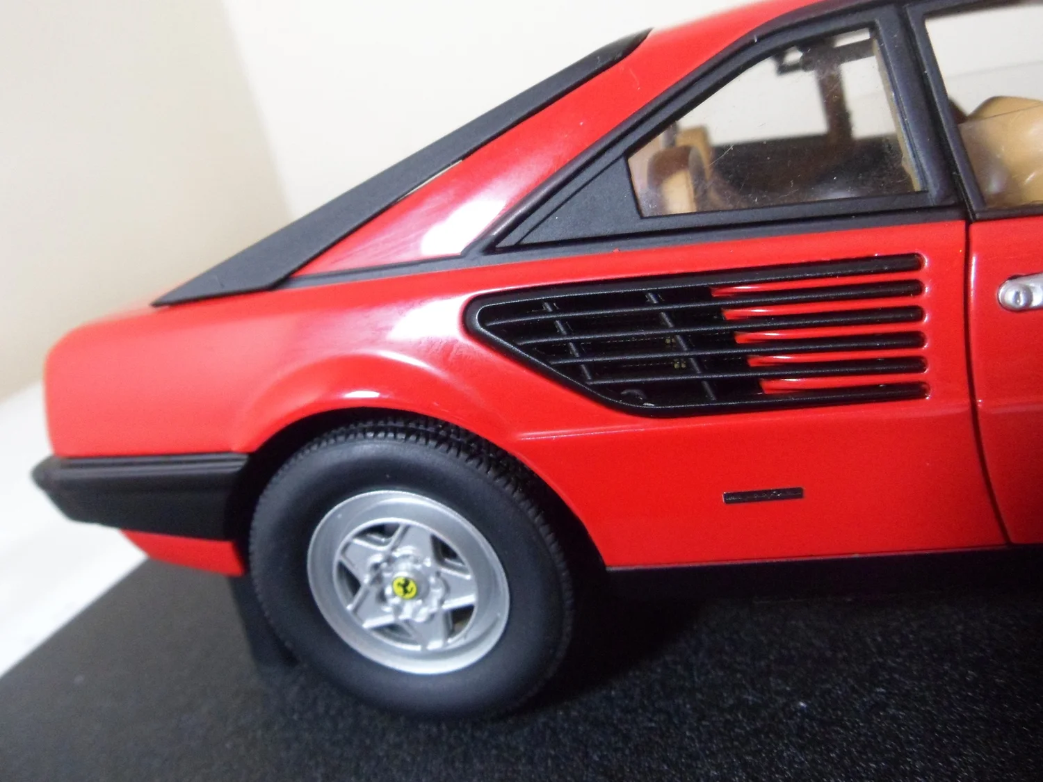 Ferrari Mondial 8 by Hotwheels elite new boxed 1:18 scale — CS