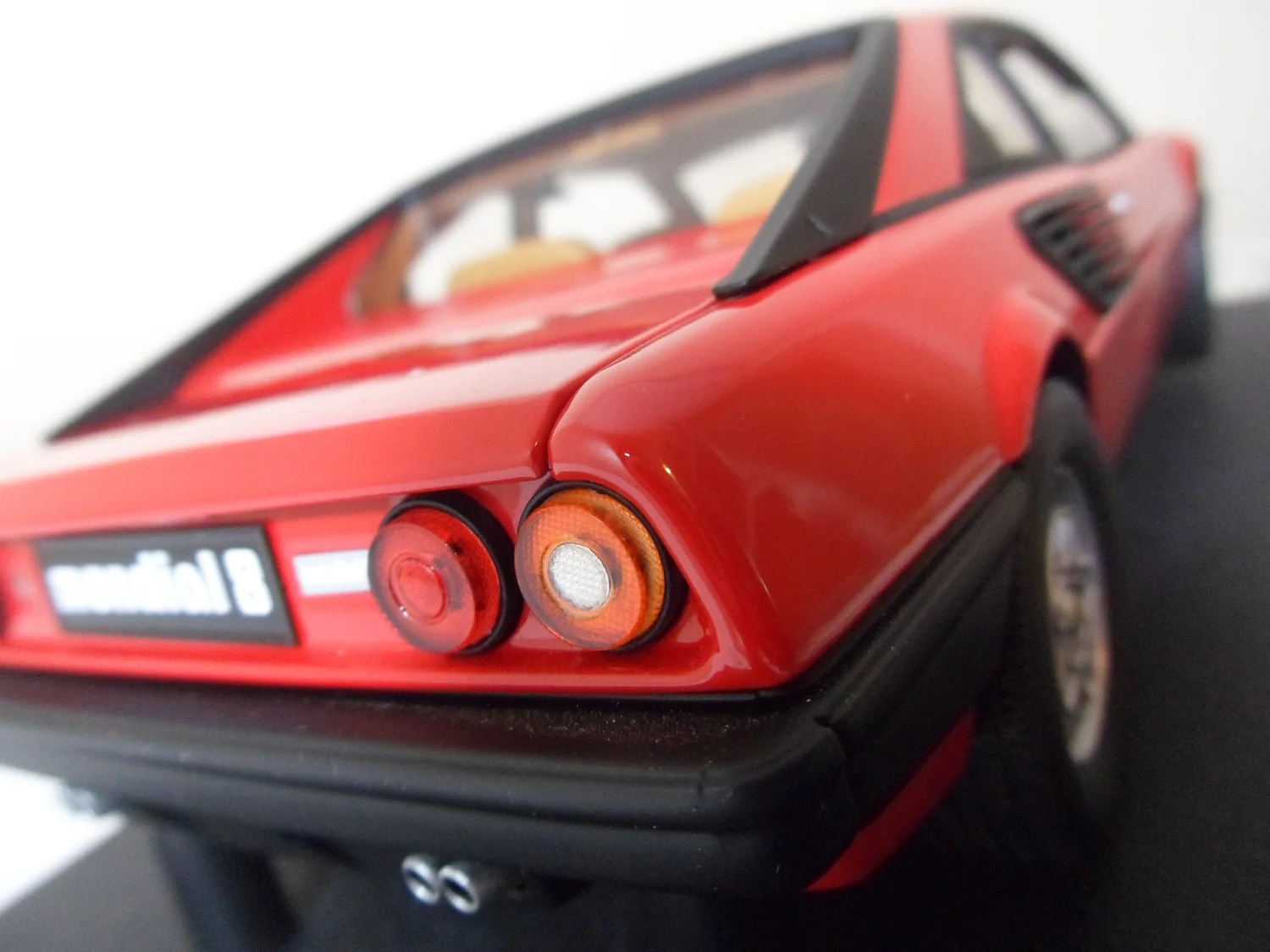 Ferrari Mondial 8 by Hotwheels elite new boxed 1:18 scale — CS
