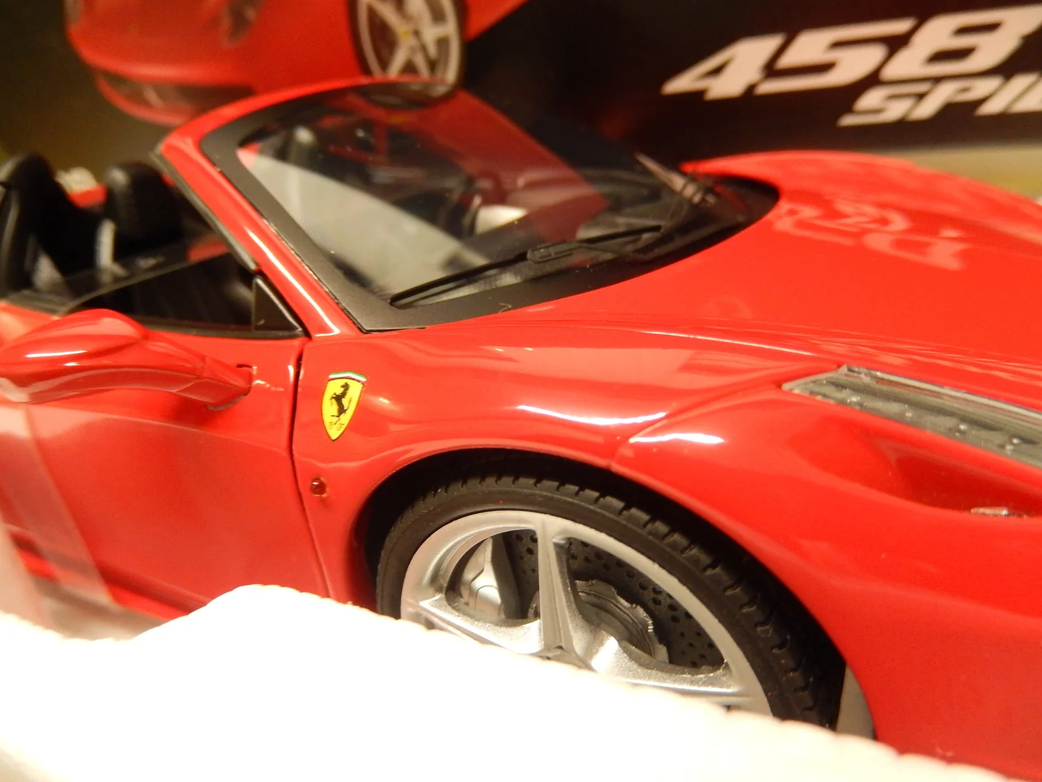 Hot Wheels Elite Ferrari 458 Spider 1/18 &ndash; Nero Opaco, Modello Die-Cast 2012