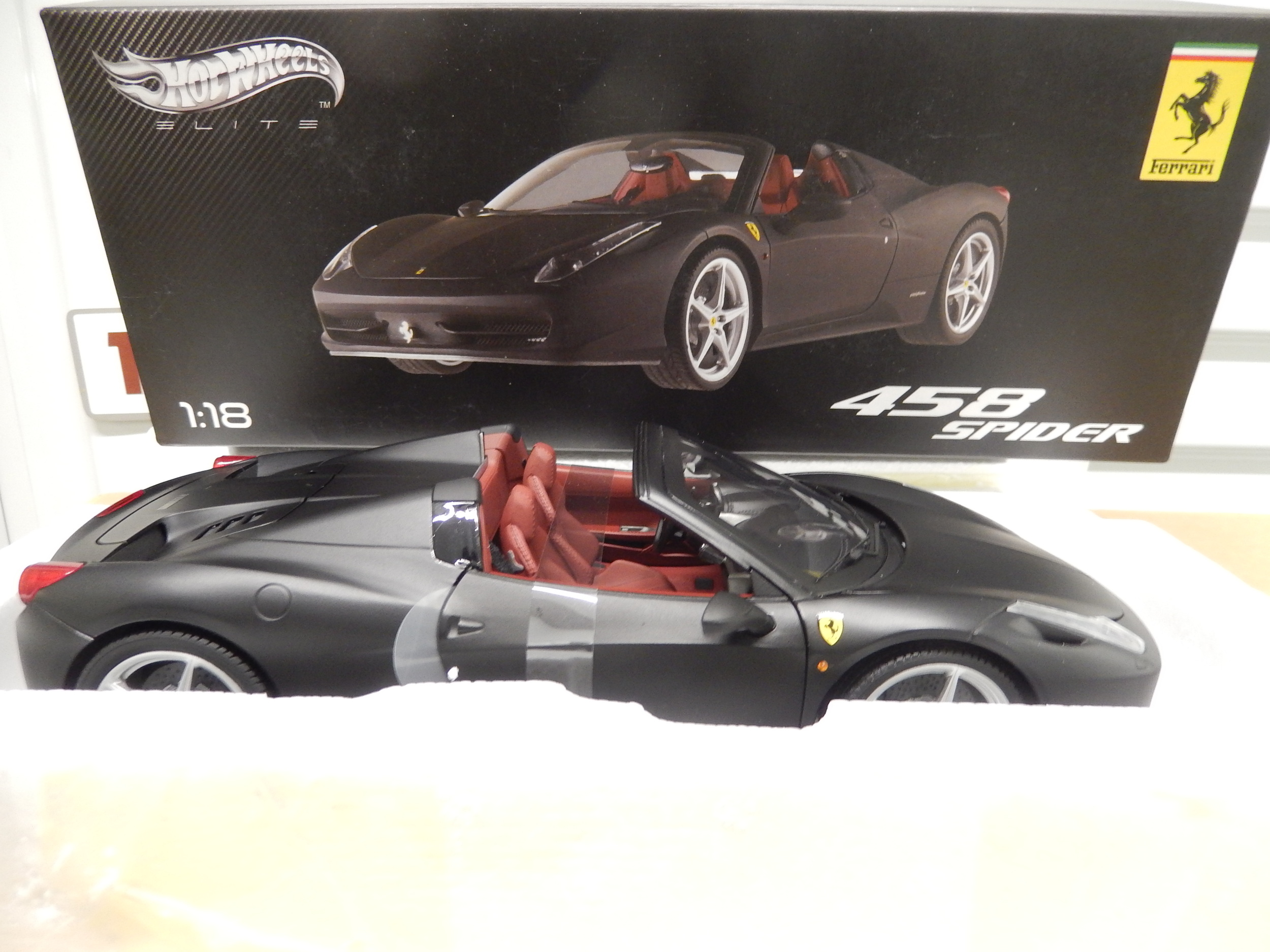 Mattel Elite BCJ89 BCJ90 FERRARI 458 SPIDER model sports car red & black 1:18th 
