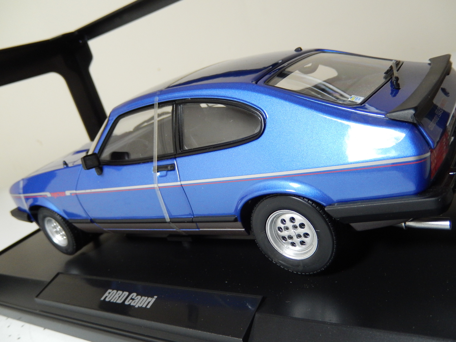 Ford Capri 2.8 injection new boxed by norev 1:18 scale — CS-DIECAST-TUNING