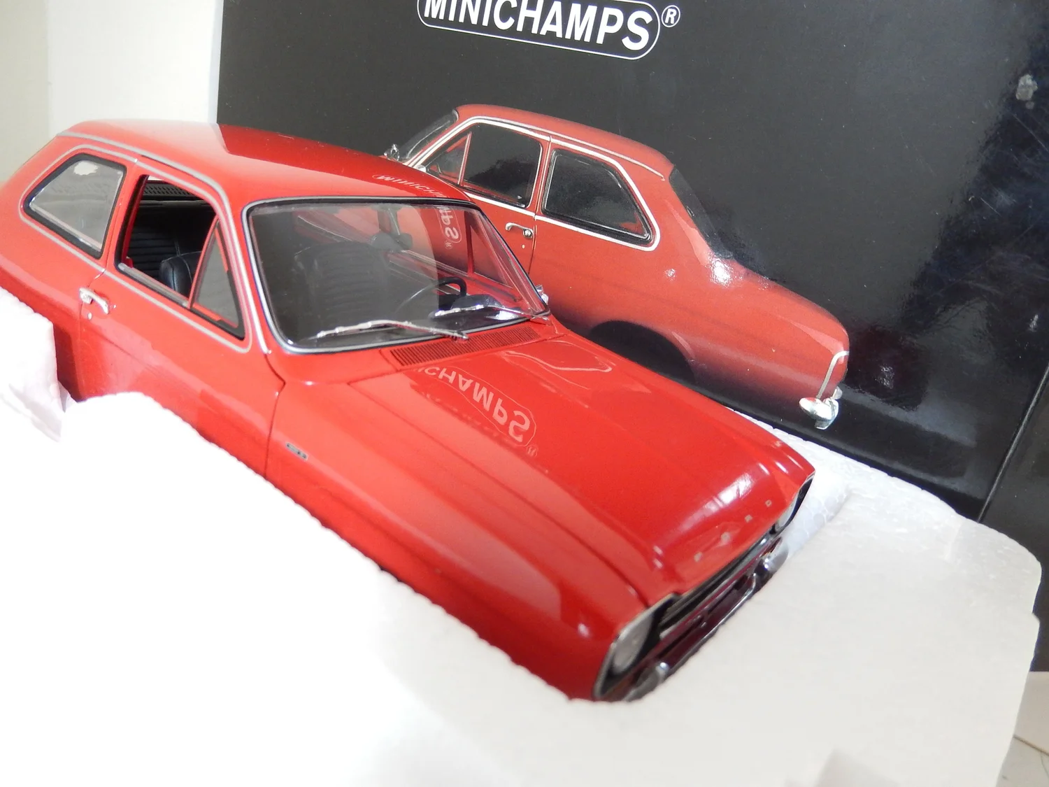 自動車 MINICHAMPS Ford Escort I TC 1968 1/18 自動車 MINICHAMPS Ford Escort I TC 1968 1/18 自動車 MINICHAMPS