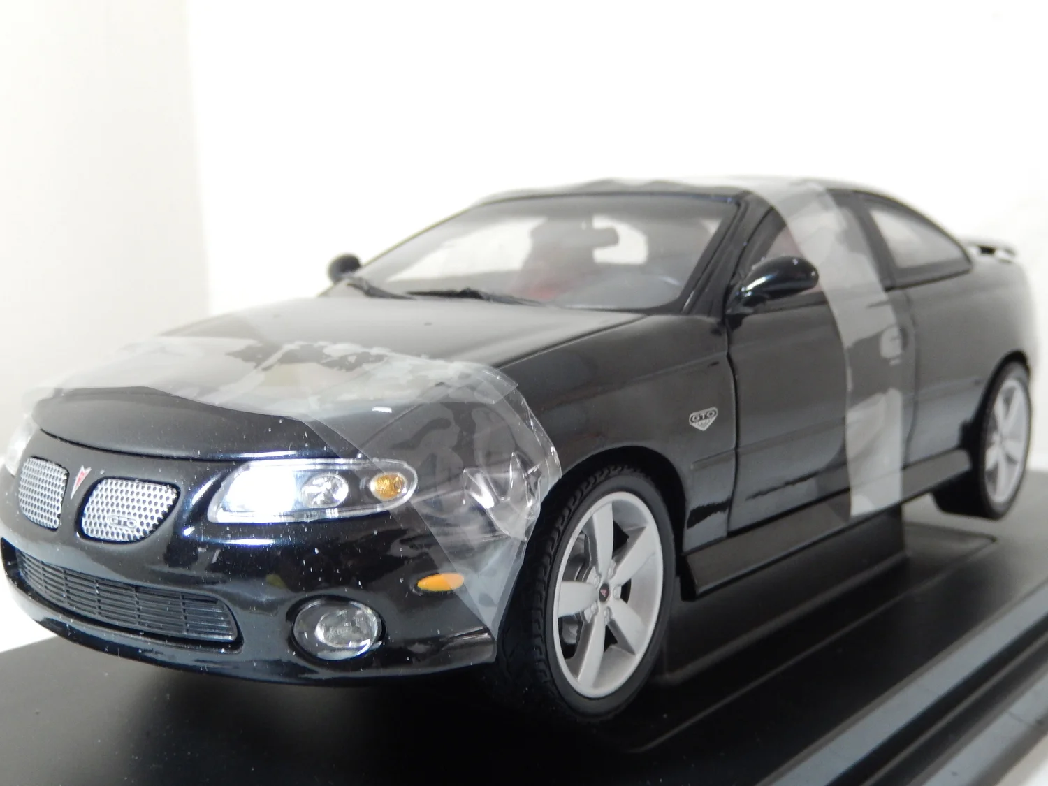 2004 Limited Edition pontiac GTO by Etrl 1:18 scale boxed new — CS