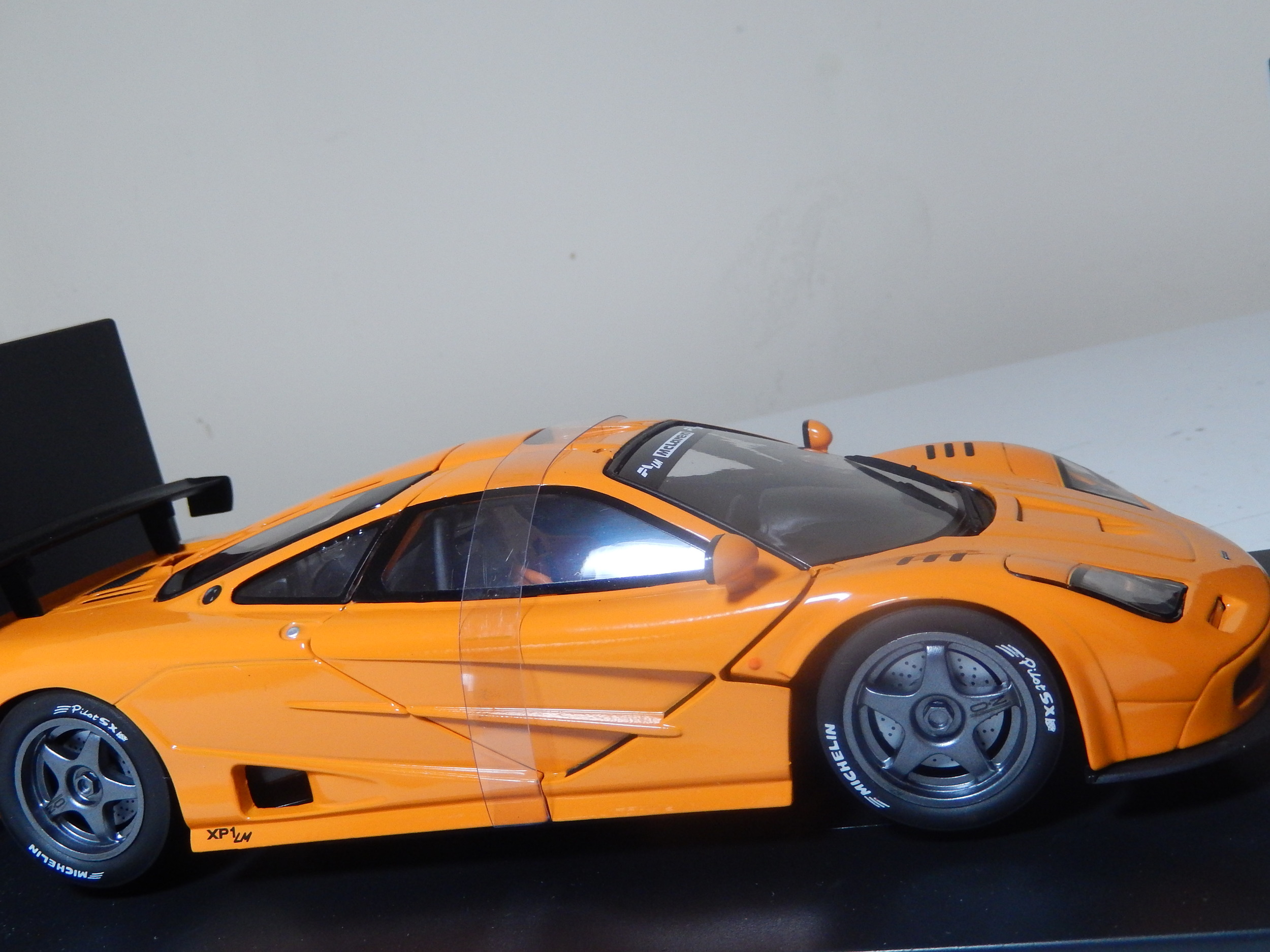 Miniature McLaren F1 GTR Prototype Rouge 1/18 - Guiloy Série G.Gold 67519