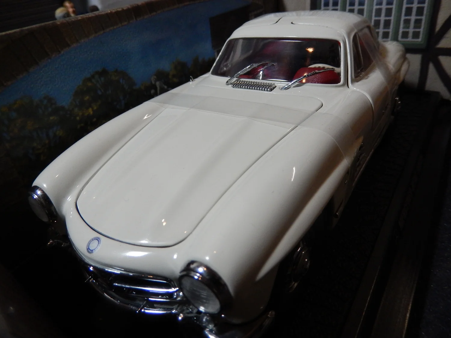 Mercedes Benz 300SL by Kyosho 1:18 scale model boxed — CS