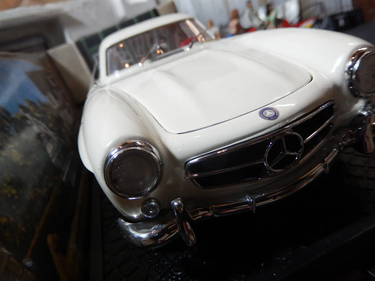 Mercedes Benz 300SL by Kyosho 1:18 scale model boxed — CS