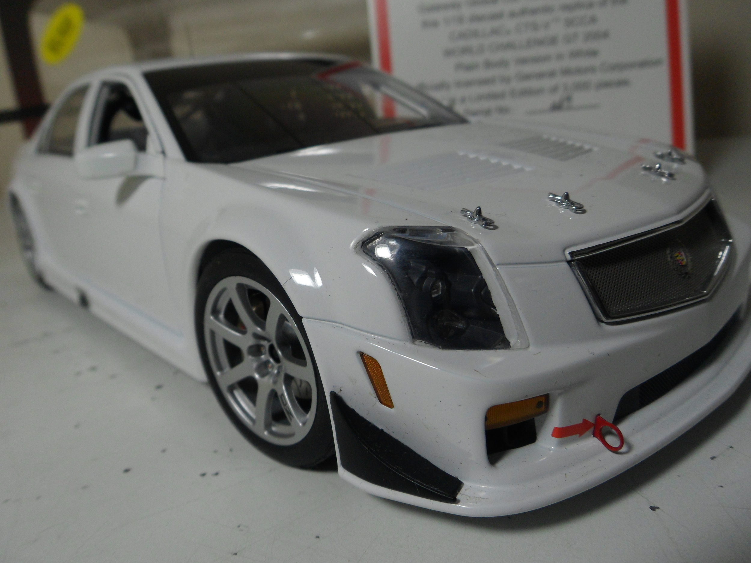 Miniature Autoart 1/18 - Cadillac CTS-V SCCA - Blanc - Édition Limitée - Réf 80428